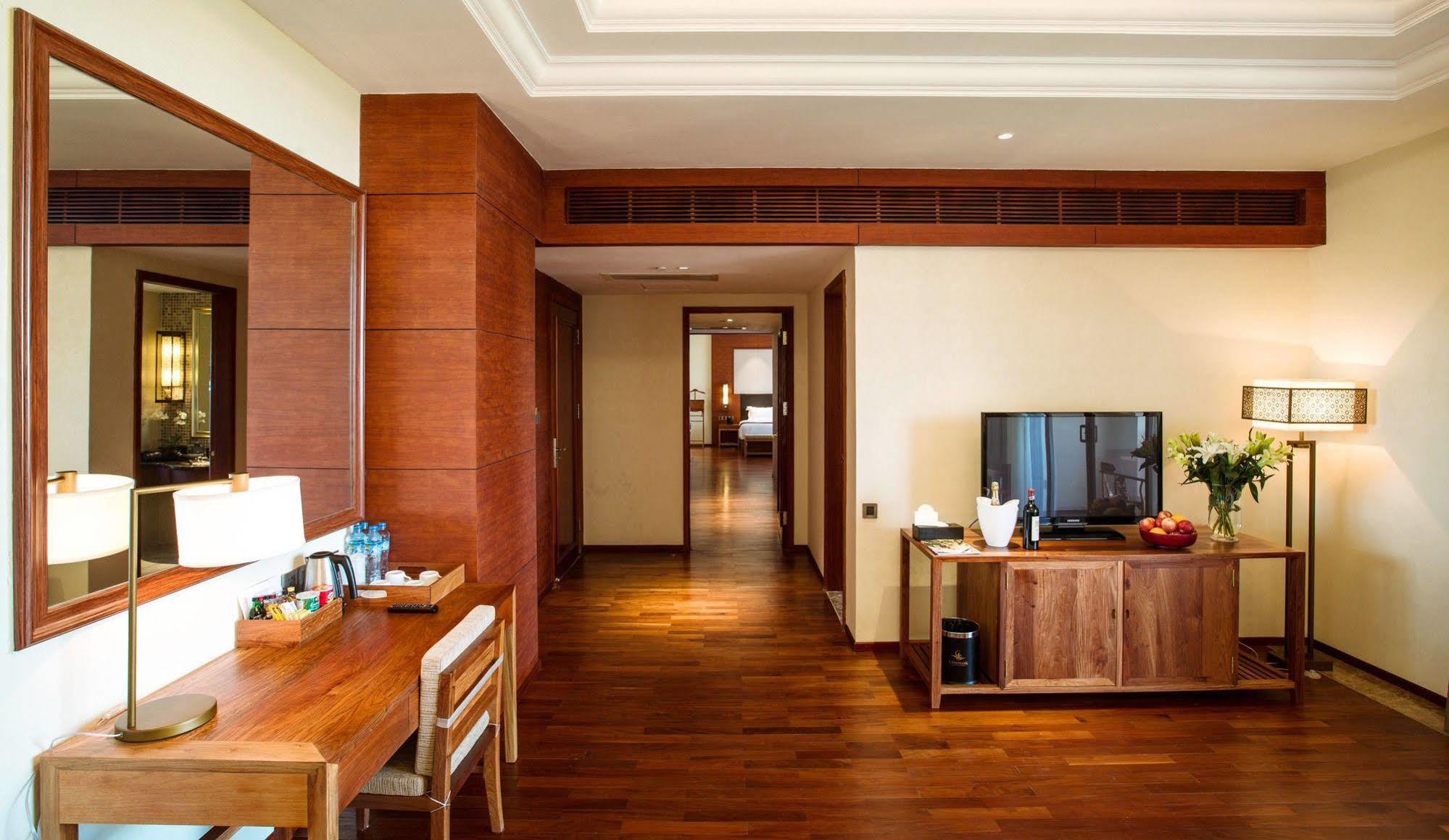 Landmark Mekong Riverside Hotel Вьентьян Экстерьер фото