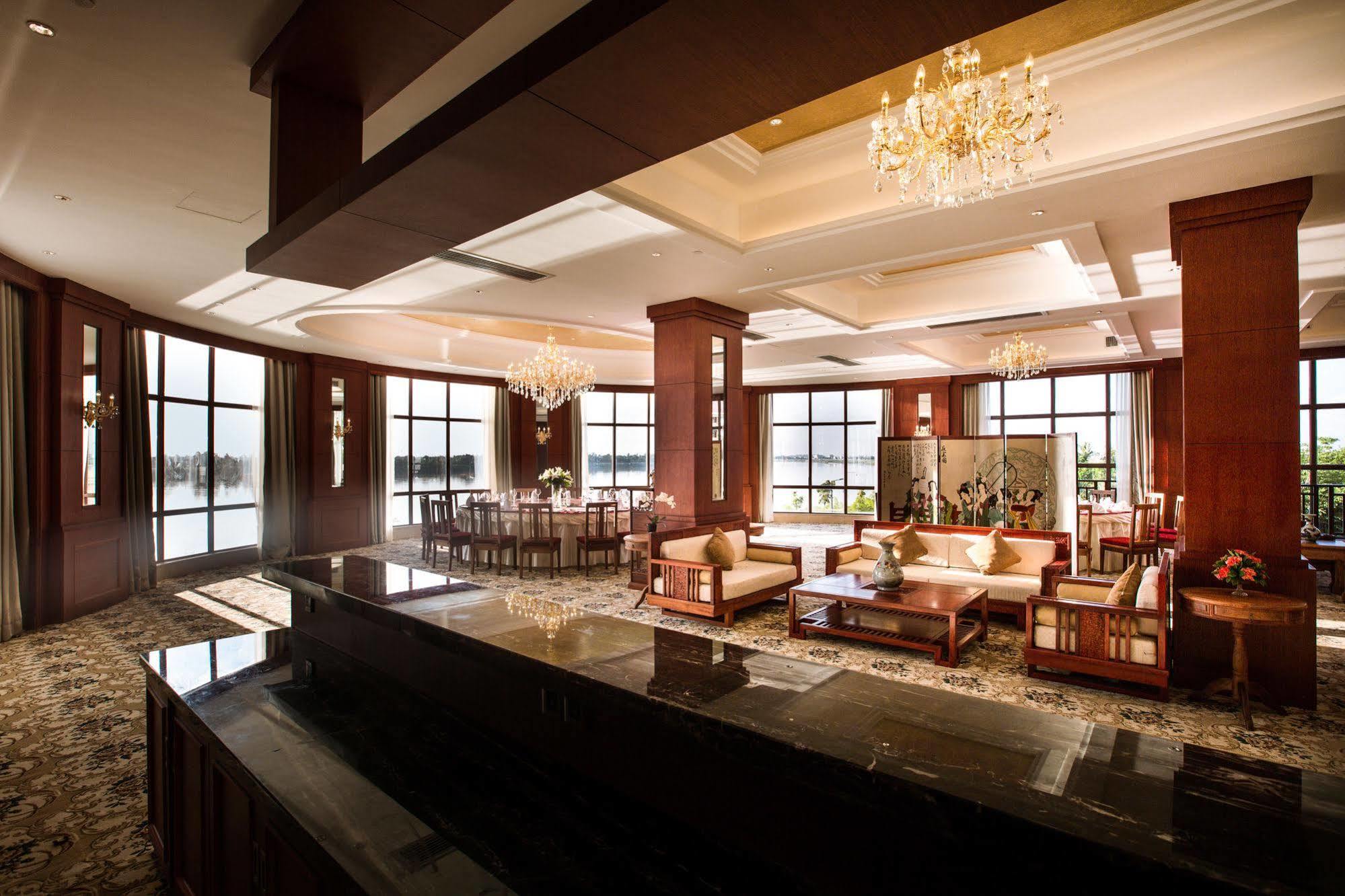 Landmark Mekong Riverside Hotel Вьентьян Экстерьер фото
